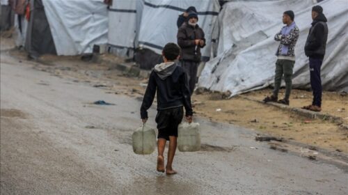 Kushtet e pafavorshme të motit thellojnë dramën e të zhvendosurve në Gaza
