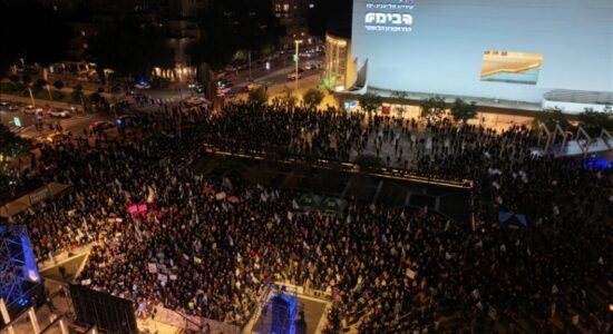 Qindra izraelitë protestojnë në Tel Aviv kundër qeverisë së Netanyahut