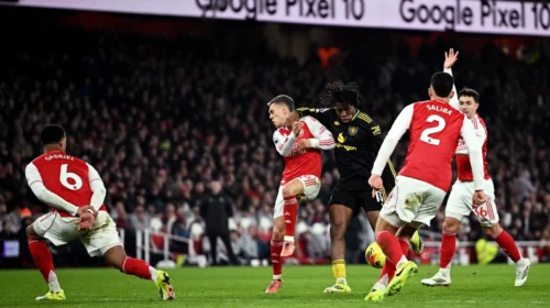 United shkëlqen me Carrick, fitore spektakolare ndaj Arsenalit