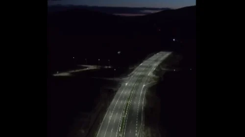 Nikolloski publikoi video të xhiruar natën nga autostrada Ohër – Kërçovë, ku tashmë 40 kilometra janë vënë në funksion