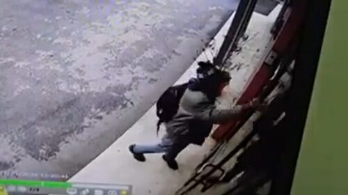 Tetë ditë paraburgim për personin i cili theu derën e ambasadës bullgare në Shkup