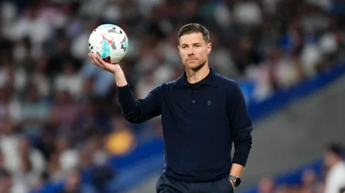 Shtatë lojtarë kritikuan Alonson para anëtarëve të bordit, para largimit nga Real Madridi