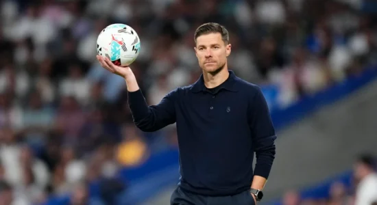 Shtatë lojtarë kritikuan Alonson para anëtarëve të bordit, para largimit nga Real Madridi