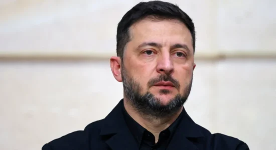 Zelensky zhvillon bisedime për sigurinë, Rusia vazhdon sulmet me dronë në Ukrainë