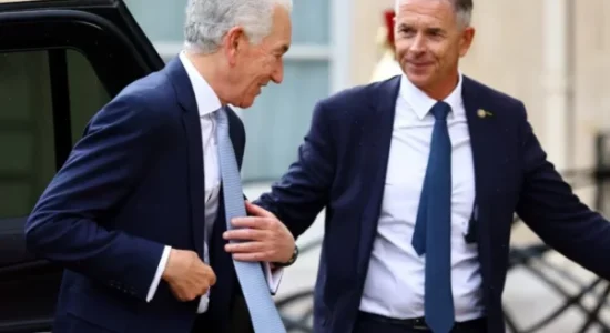 Ambasadorit amerikan në Francë i ndalohet të takohet me qeverinë franceze