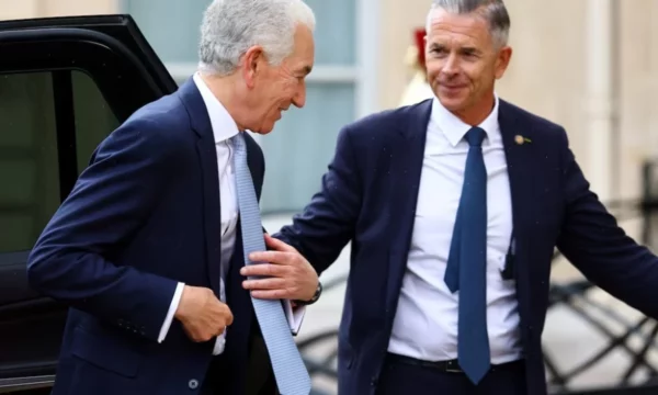 Ambasadorit amerikan në Francë i ndalohet të takohet me qeverinë franceze