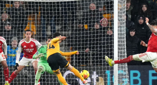 Arsenal barazon 2-2 me Wolves në një ndeshje dramatike