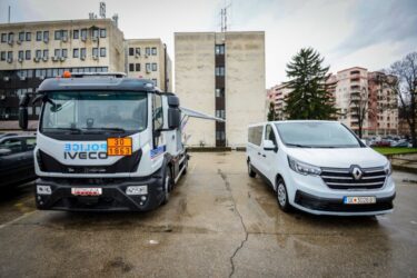 Gjermania dhuron automjete dhe pajisje për Policinë e Maqedonisë në vlerë prej 600.000 eurosh. Foto: MPB