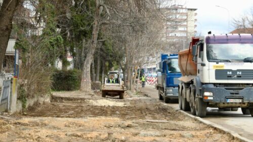 Filloi rikonstruimi i rrugës “Ferid Murat” në Çair, premtime të reja edhe për zgjerimin e rrugës “Cvetan Dimov”