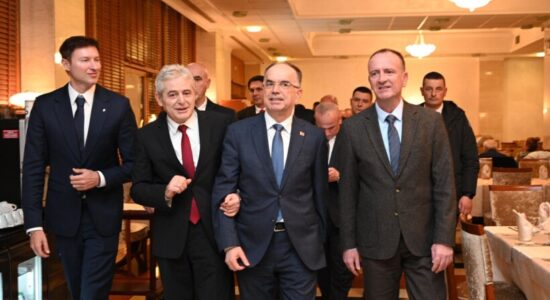 Ahmeti dhe Taravari takohen me Presidentin e Shqipërisë Bajram Begaj