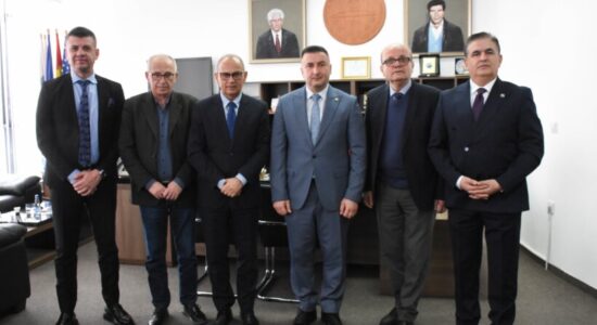 (VIDEO) Universiteti i Tetovës dhe i Tiranës nënshkruajnë marrëveshje bashkëpunimi