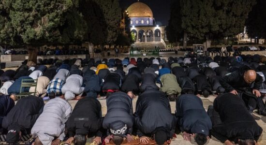 Izraeli kufizon numrin e besimtarëve në xhaminë Al-Aksa në 10 mijë gjatë Ramazanit