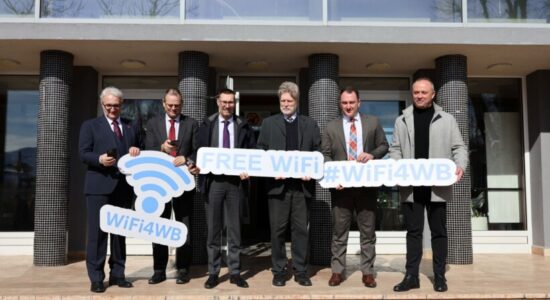Wi-Fi publik falas në 64 komuna në të gjithë Maqedoninë e Veriut