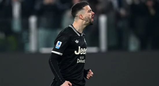 E zbulon gazetari italian: Juventusi e ka ofruar Zhegroven në marrëveshje shkëmbimi