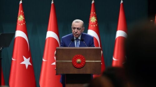Presidenti Erdogan: Turqia mirëpret hapat që mbështesin paqen dhe stabilitetin në Siri