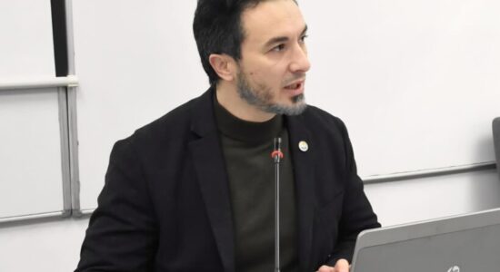 Prof. Arianit Reka reagon ndaj ministres së Arsimit në debatin në UT: Ky nuk është ligj reformues, por centralizim dhe diskriminim