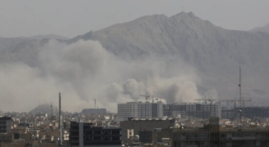 Izraeli godet udhëheqës të lartë iranianë – ka konfirmim zyrtar nga Irani për statusin e Khameneit apo presidentit iranian