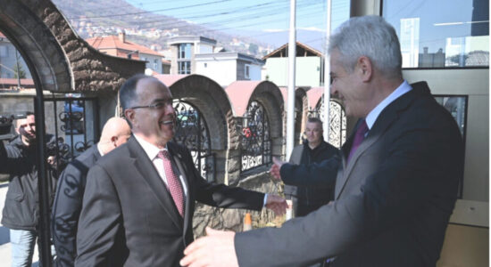 Ahmeti mirëpret në takim Presidentin Begaj: Marrëveshja e Ohrit është vijë e kuqe!