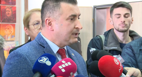 (VIDEO) Draft-ligji i arsimit të lartë – Rektori i UT-së kërkon rishikimin e dokumentit, ministrja nuk pajtohet