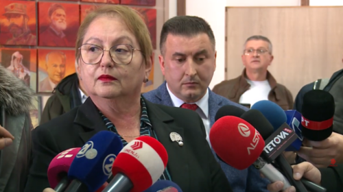 (VIDEO) Shqipja përplas ministren e arsimit dhe gazetarët