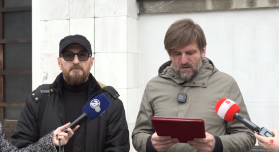 (VIDEO) Dyshime për prapavijë politike gjatë ndarjes së mjeteve në Kulturë