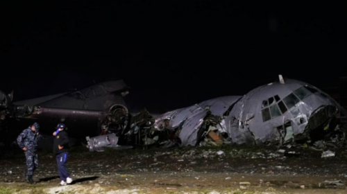 Rrëzohet avioni në Bolivi, 20 viktima/ Banorët rendin që të marrin paratë e shpërndara në tokë, arrestohen 12 persona