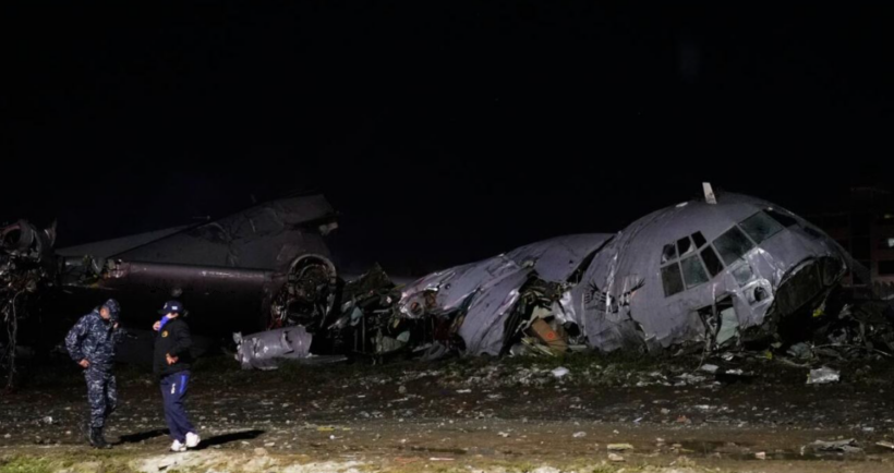 Rrëzohet avioni në Bolivi, 20 viktima/ Banorët rendin që të marrin paratë e shpërndara në tokë, arrestohen 12 persona