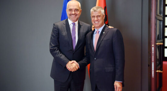 Edi Rama reagon ashpër ndaj Hagës: Kërkesë për varrosje për së gjalli