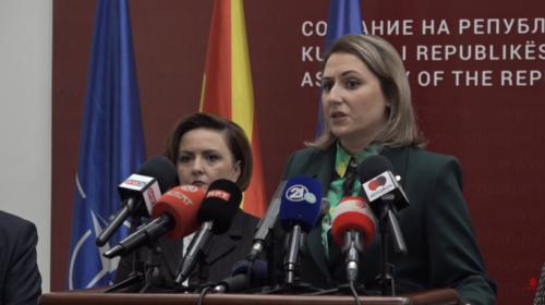 (VIDEO) Fronti Europian dorëzoi në Kuvend propozim-ligjin për jurisprudencën në shqip