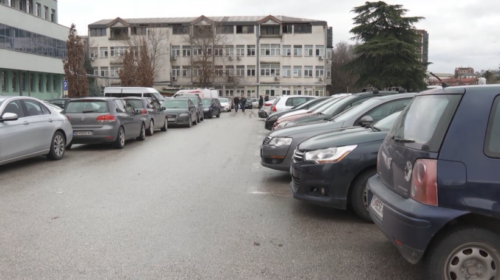 (VIDEO) Klinika “Nënë Tereza” në Shkup, ministri Aliu: Merr fund problemi me parkingun