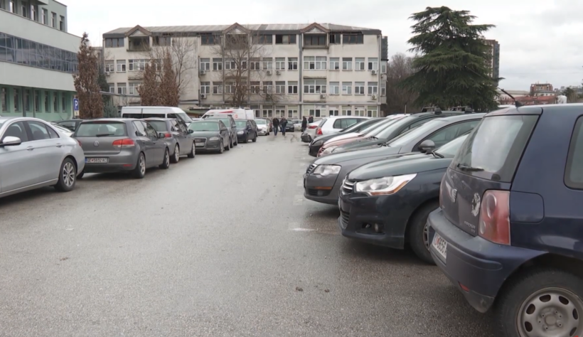 (VIDEO) Klinika “Nënë Tereza” në Shkup, ministri Aliu: Merr fund problemi me parkingun