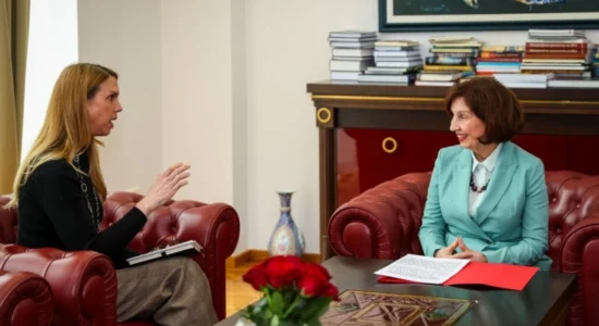 Siljanovska- Davkova – Varns: Partneritetin strategjik amerikano-maqedonas dhe aleanca në NATO janë të rëndësishme për stabilitetin në kohëra të sfidave të sigurisë