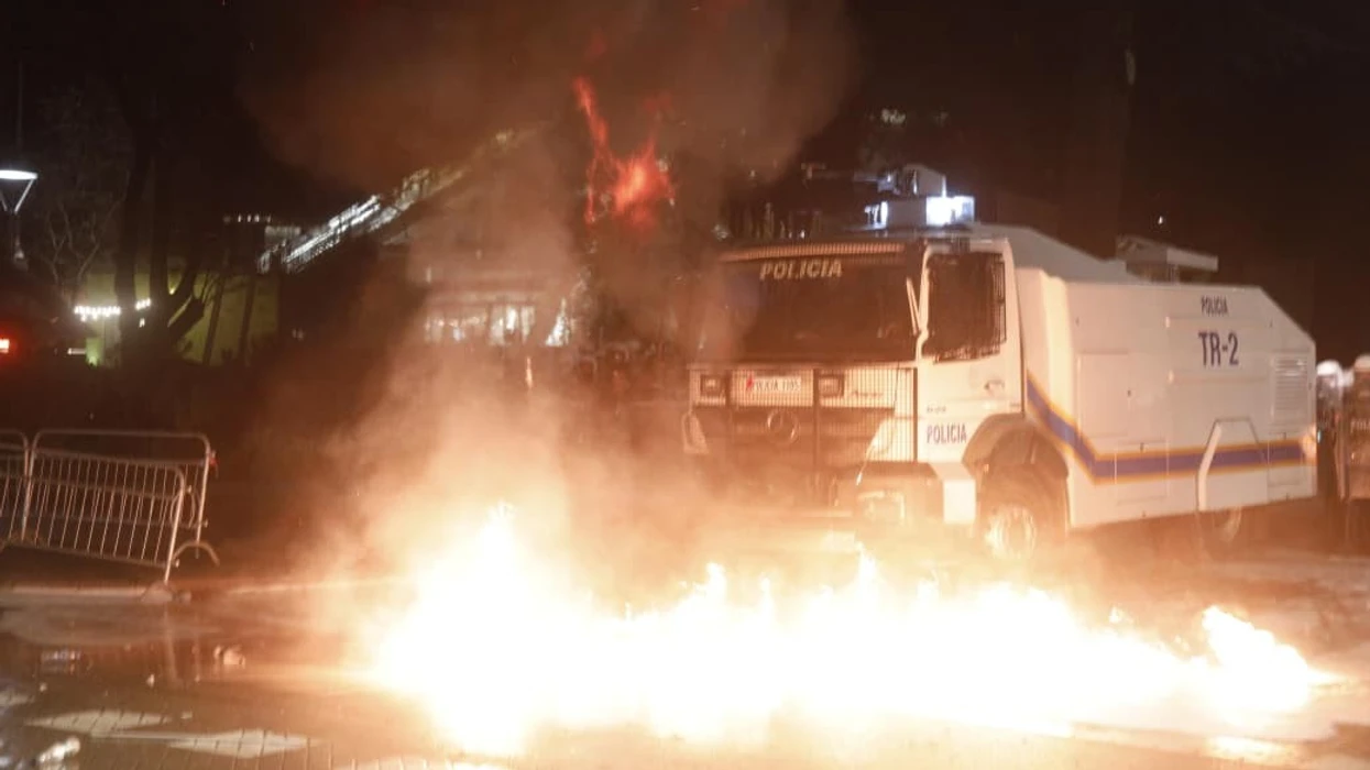Tirana në tym! Përplasje mes protestuesve dhe policisë, çfarë dimë deri tani për protestën e opozitës
