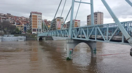 Vardari në Veles sot doli nga shtrati nga të dyja anët e kejit