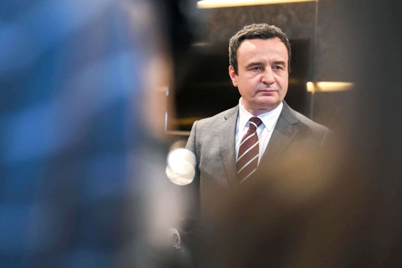 Kurti: Sot festojmë, por edhe nderojmë rezistencën paqësore dhe luftën e drejtë të UÇK-së