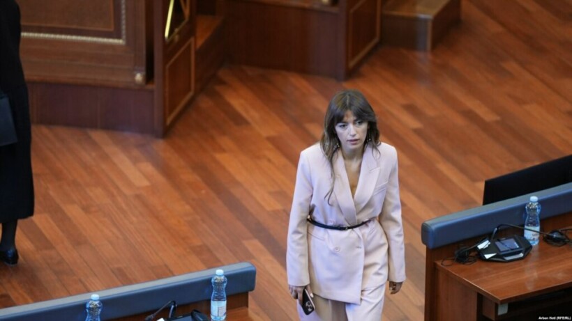 Albulena Haxhiu zgjidhet kryetare e Kuvendit të Kosovës
