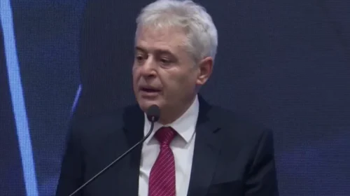 Ali Ahmeti në Prishtinë: Nuk do të thyhemi, ashtu siç nuk thyhen familjet e bashkëluftëtarëve që gjenden në Hagë