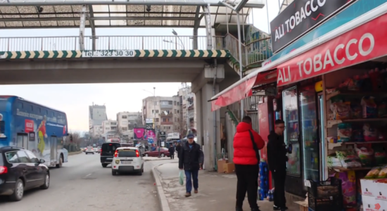 (VIDEO) Gjorgjievski paralajmëron heqjen e “Ali Tobakos” nga trotuari në Bit Pazar