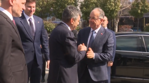 (VIDEO) Presidenti i Shqipërisë nis vizitën zyrtare në RMV