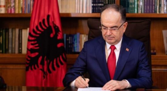 Begaj uron Haxhiun për zgjedhjen si kryeparlamentare