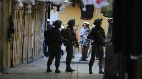 Forcat izraelite hapin zjarr ndaj ekipit të Al Jazeera-s gjatë mbulimit të sulmit të kolonëve të paligjshëm