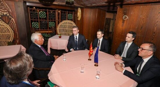 Mickoski në takim me Koshtan: Maqedonia e Veriut është e përkushtuar ndaj rrugës evropiane
