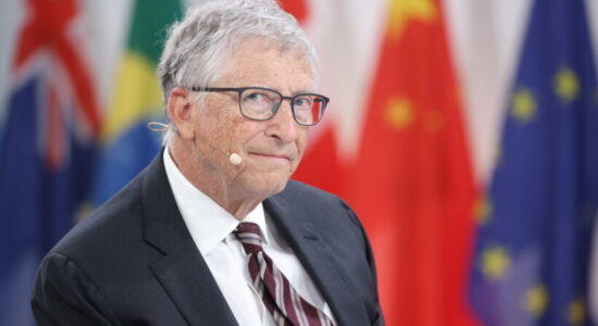 Emri i tij doli në dosjen Epsteinin, Gates anulon samitin e inteligjencës artificiale në Indi