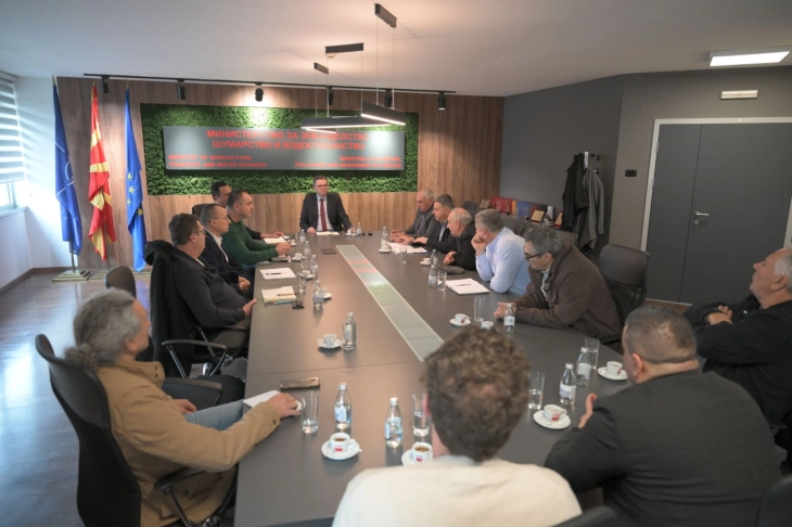 Tripunovski: Po punojmë për grumbullim dhe çmim stabil të qumështit të papërpunuar