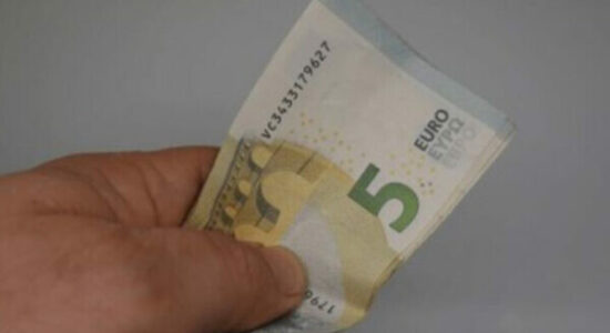 I ofroi 5 euro ryshfet policit në Vërmicë, arrestohet shtetasi i Maqedonisë së Veriut