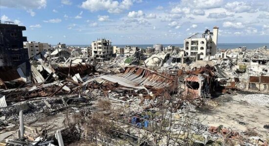 Ushtria izraelite po kryen shkatërrime të gjera në jug dhe veri të Gazës