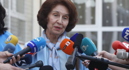 Siljanovska për avionin qeveritar: Kolegët tallen, më tonë është si i vëllezërve Rajt