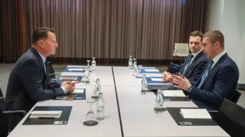 Mickoski takon Richard Grenell në Mynih, thekson partneritetin strategjik me SHBA-në