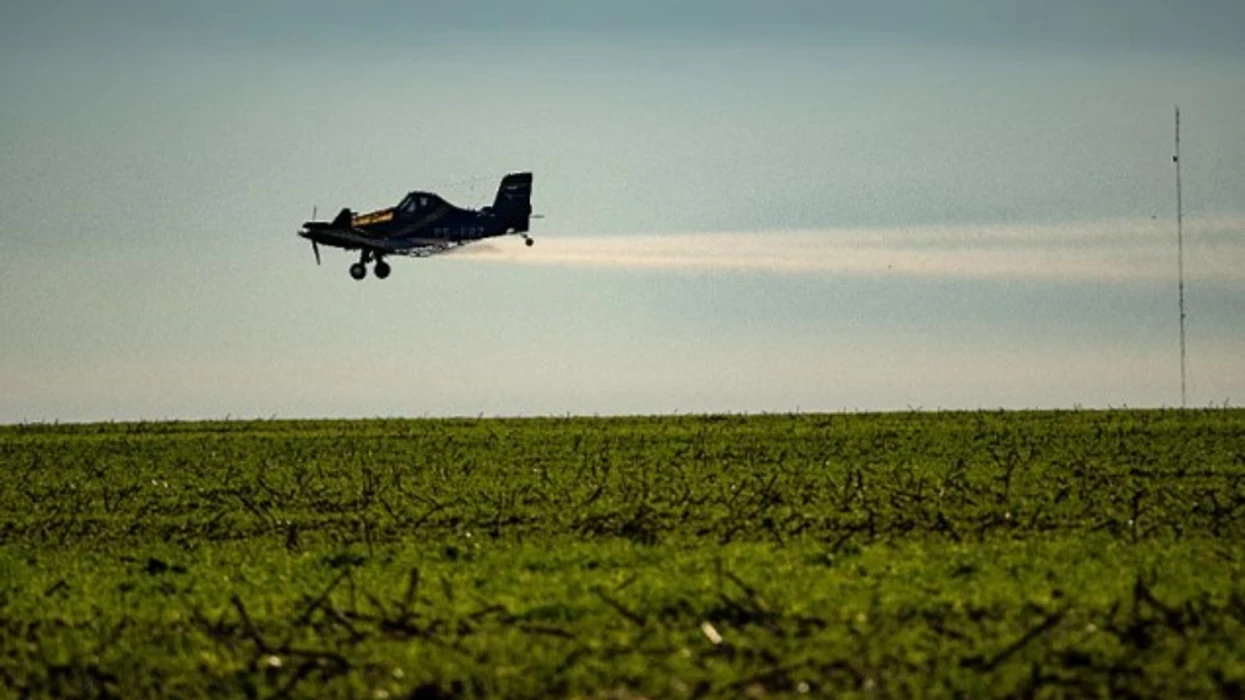 Izraeli akuzohet se po hedh kimikate kancerogjene mbi tokat e Libanit