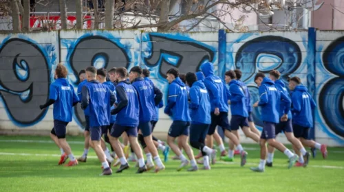 Thellohet kriza te Shkupi, drejtuesit aktualë ngrijnë të gjitha aktivitetet